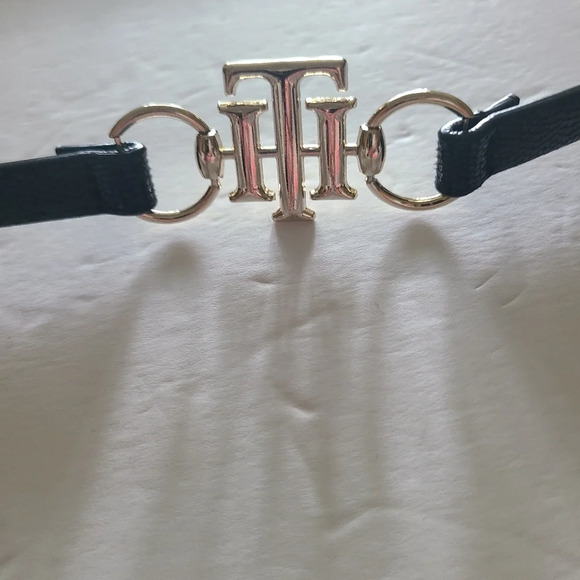 Tommy Hilfiger Women's TH Horsebit statement buckle skinny fashion leather belt - Picture 2 of 6